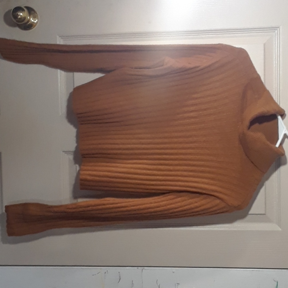 A LONG SLEEVE FROM THE FASHION DISTIRICT